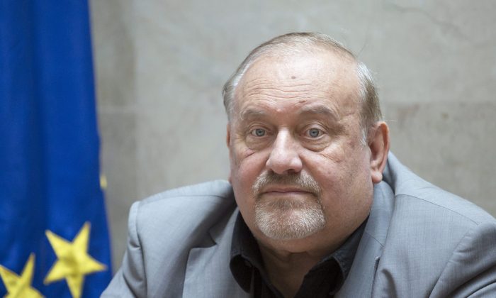 Dr. Nanovfszky György az UEA tiszteletbeli tagja